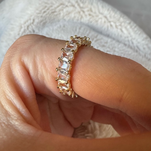 Elegant Gold tone Women's Ring size 7 - Picture 3 of 3